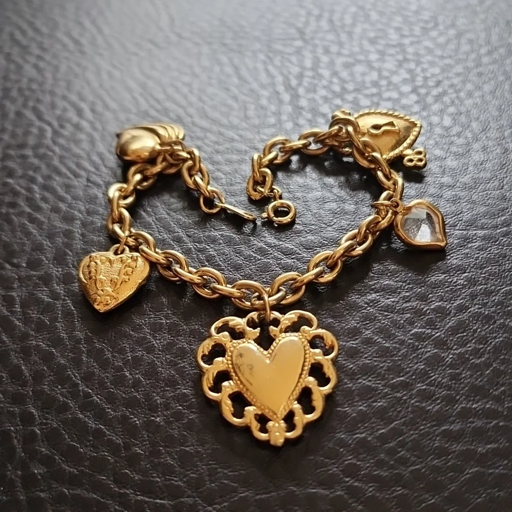 Avon charm bracelet - Picture 3 of 7